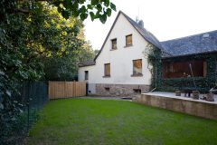 Haus-und-Garten-2-Garten-mit-Terrasse-scaled